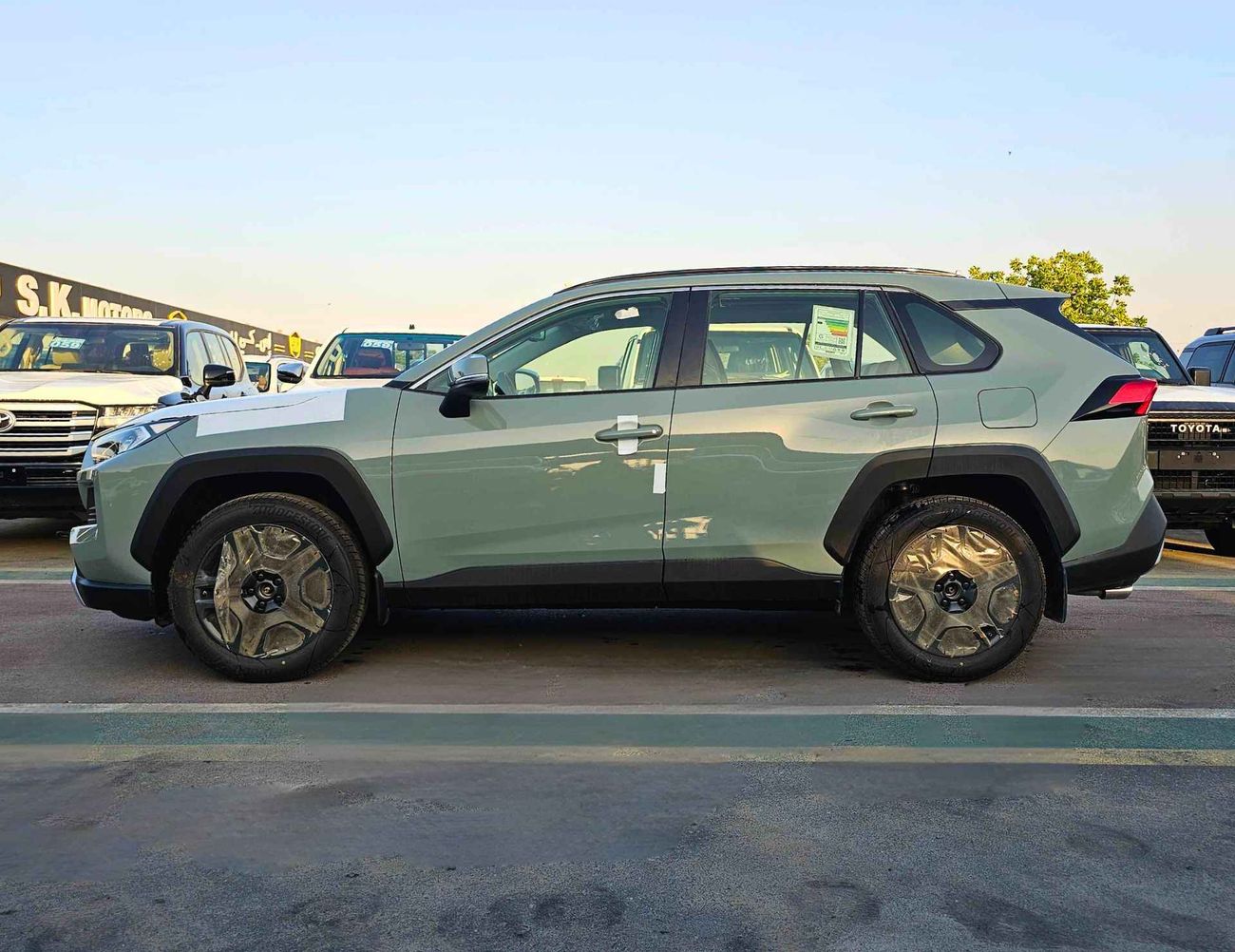 تويوتا راف ٤ Adventure - V / Full Option 2.5L / AWD With Panoramic Roof, Driver Power Seat  (CODE # 69082)