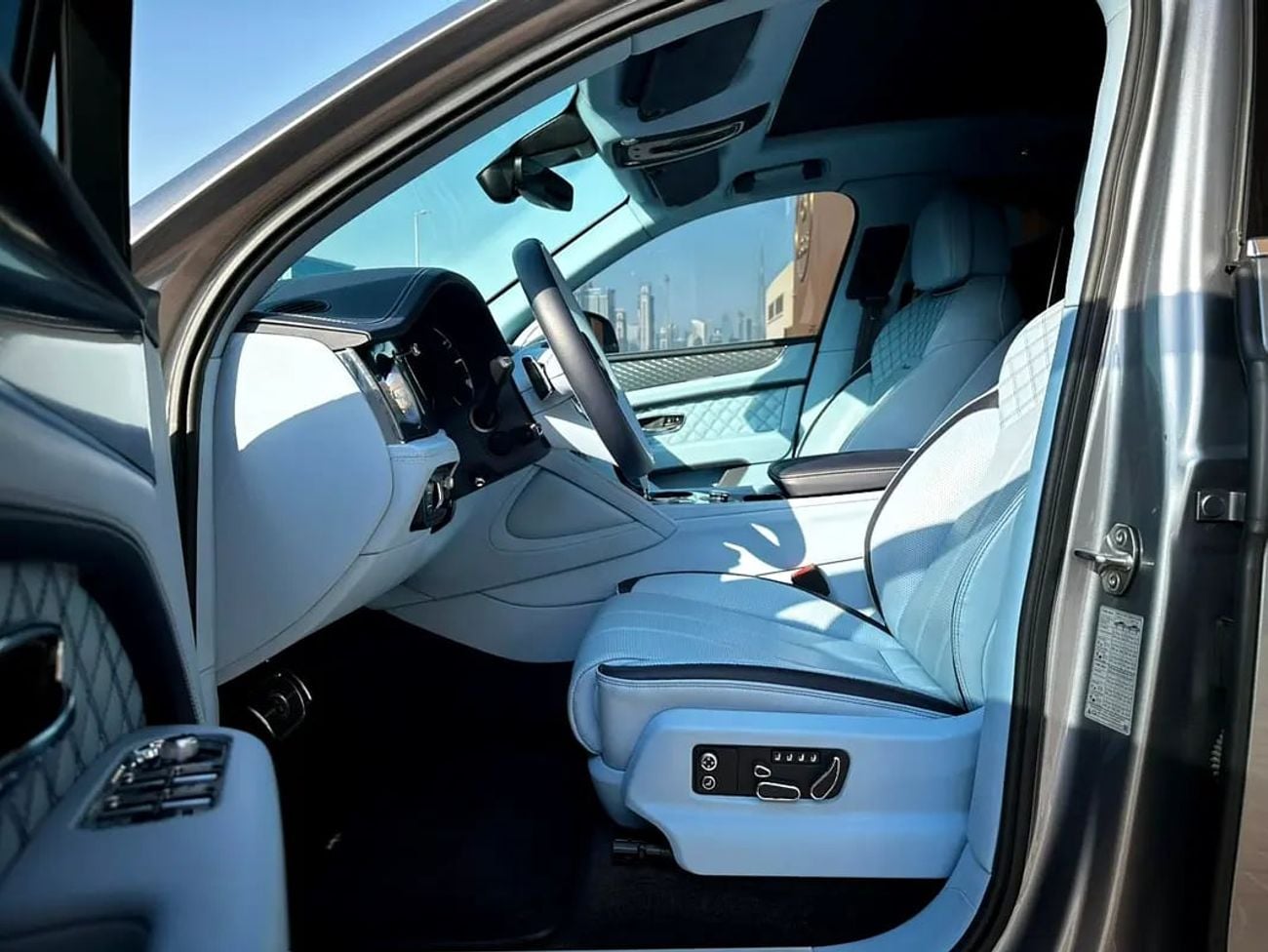 بنتلي بينتايجا 4.0L V8 EWB Azure Azure | GCC Specs | Dealership Warranty | Fully Loaded | Crypto Friendly