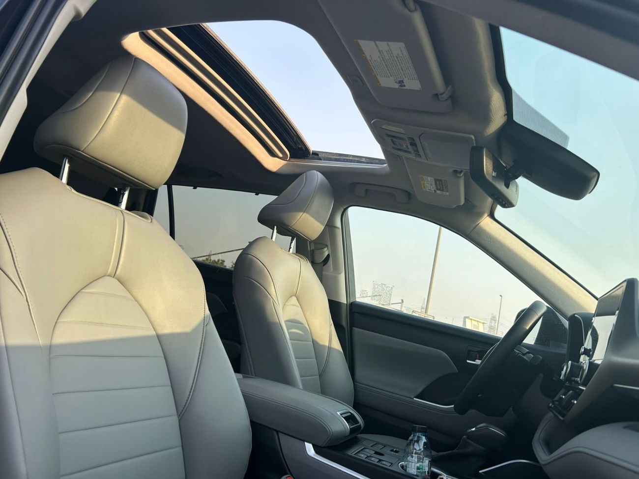 Toyota Highlander 2023 Toyota Highlander 2.4L V4 Turbo - XLE Full Option AWD 4x4 - Radar & Wireless charger -