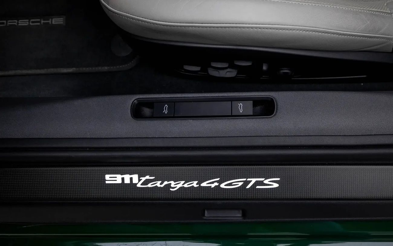 بورش 911 Targa 4GTS 3.0L (450 HP)