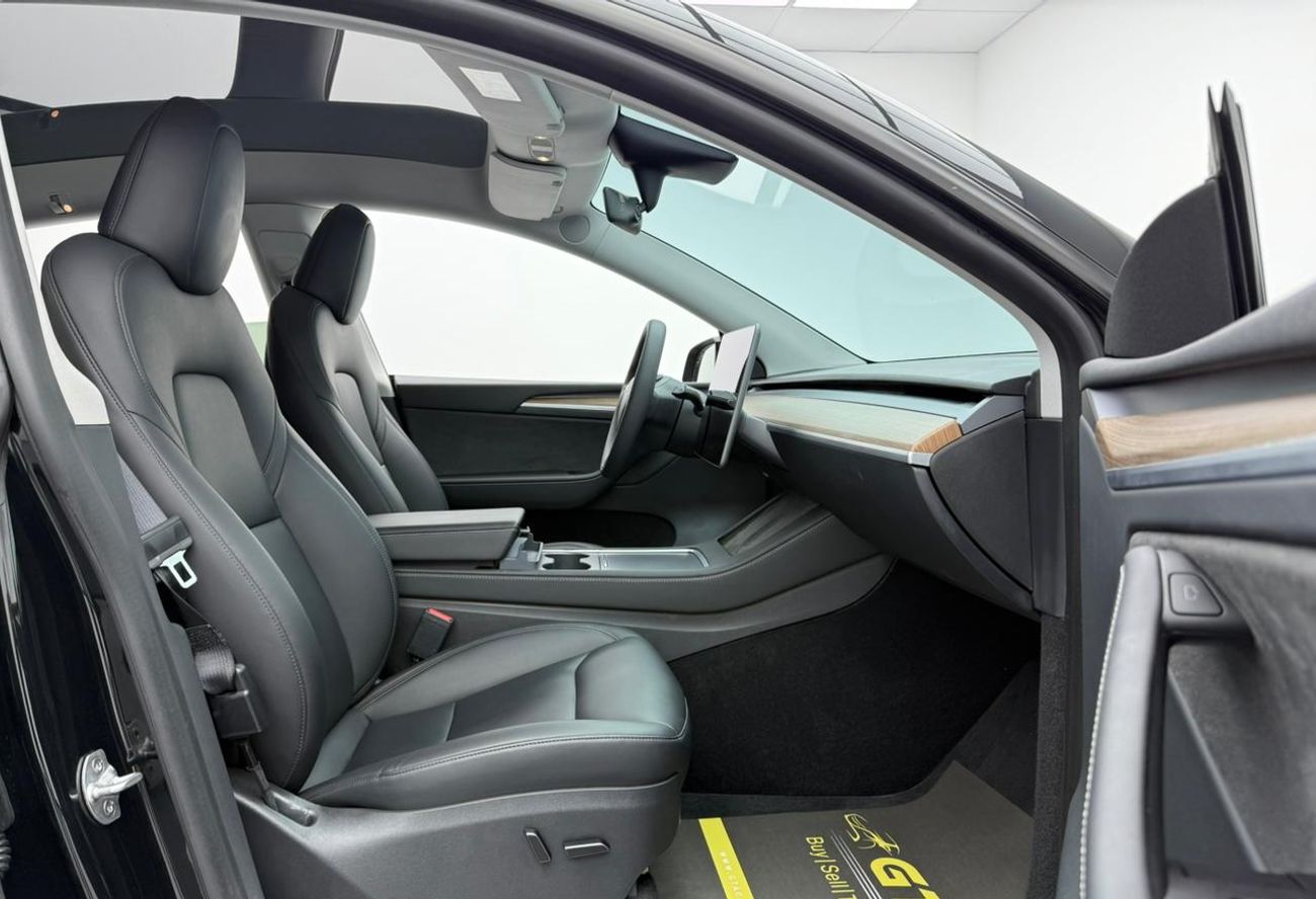 تسلا موديل Y Real-Wheel Drive 2024 Tesla Model Y, 2027 Tesla Warranty, 2031 Tesla Battery Warranty, Low Km, GCC