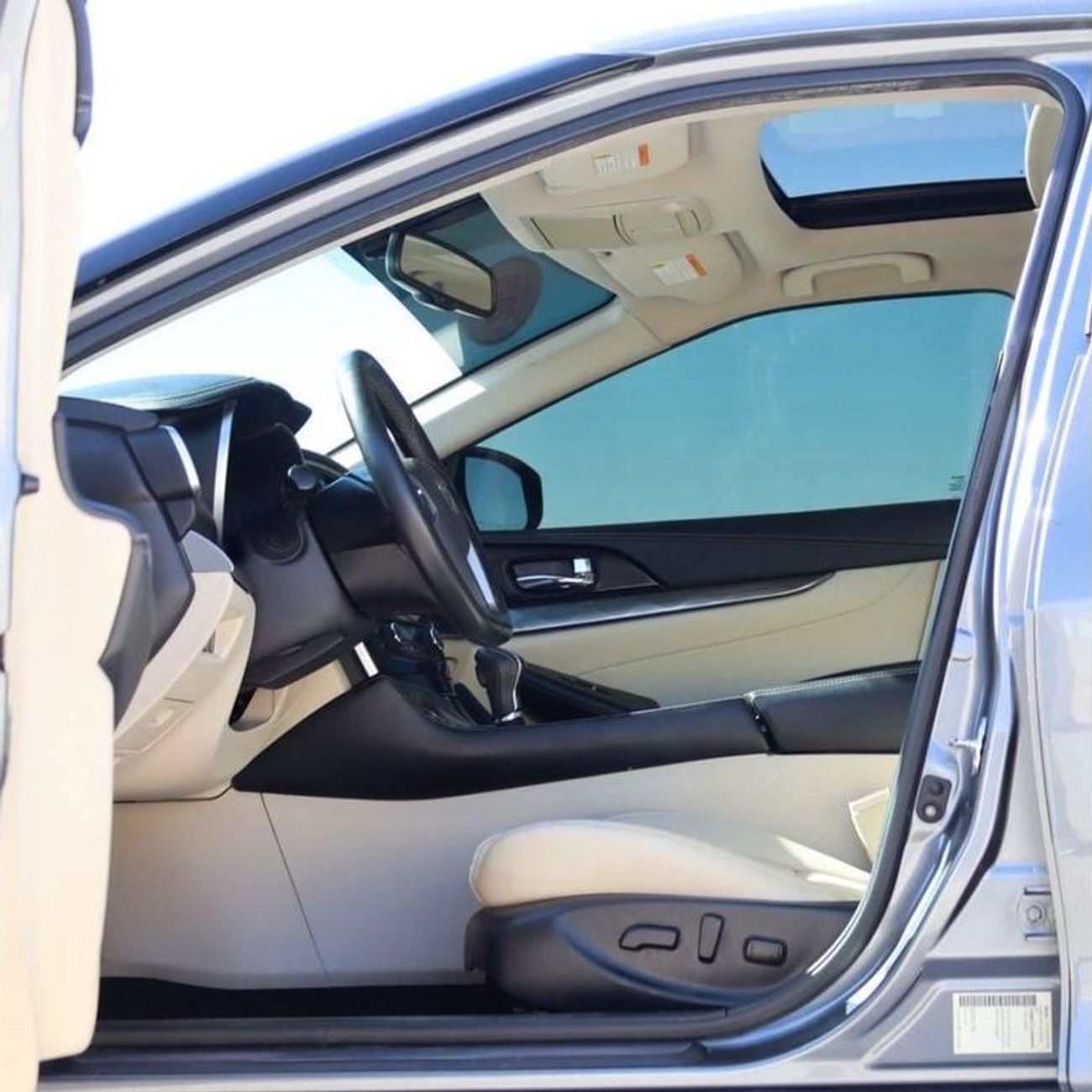 Nissan Maxima SV 3.5L Nissan Maxima 3.5 L 2020 GCC, full option, accident-free, in condition, 991 P.M