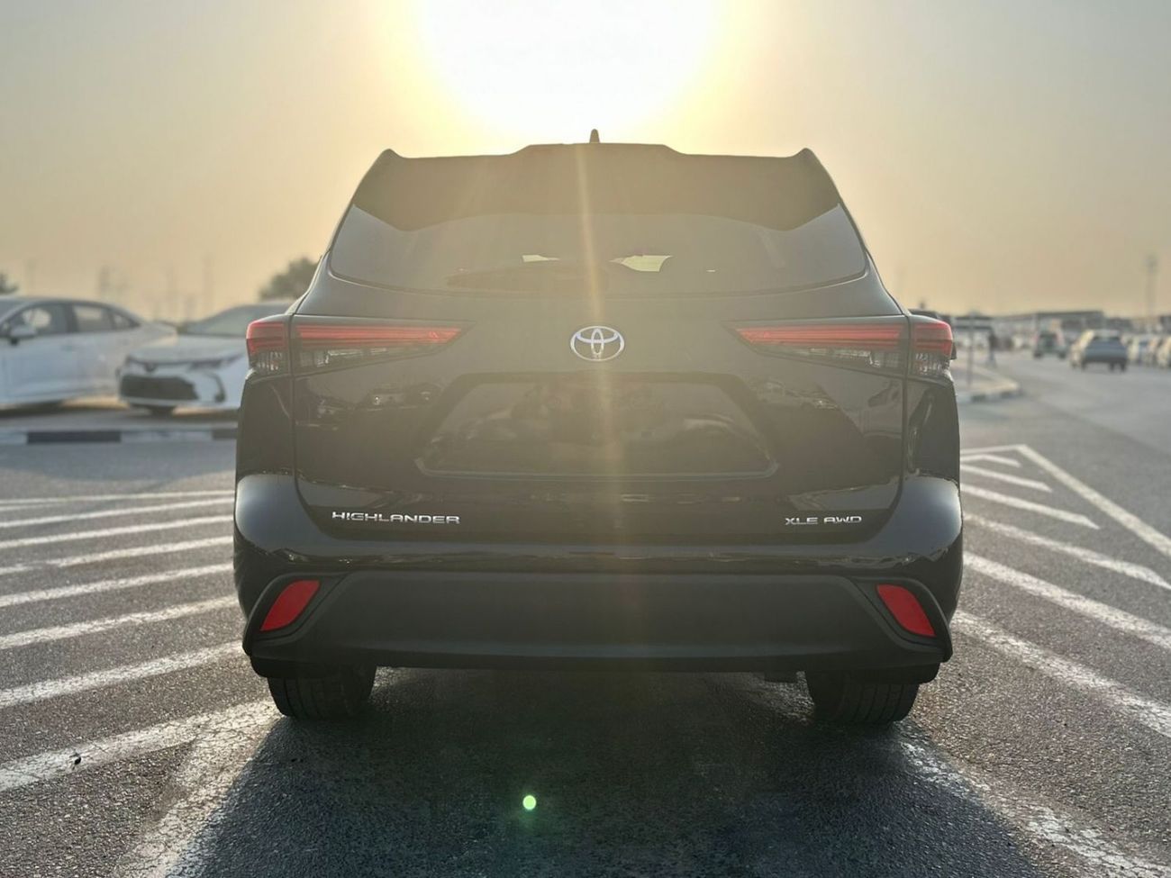 Toyota Highlander 2023 Toyota Highlander 2.4L V4 Turbo - XLE Full Option AWD 4x4 - Radar & Wireless charger -