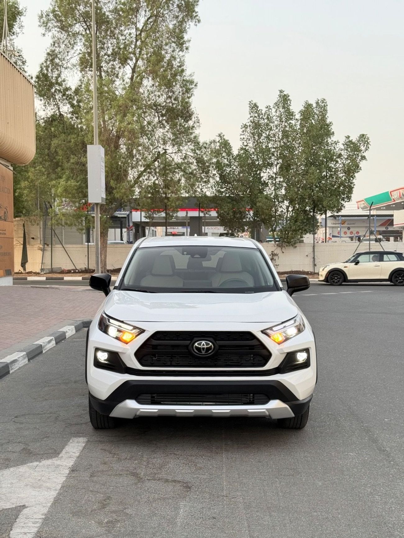 تويوتا راف ٤ 2024 XLE 4WD LEATHER SEATS 2.5 CANADA SPEC