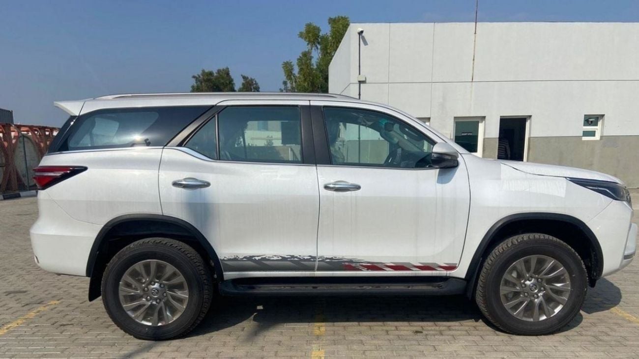 تويوتا فورتونر TOYOTA FORTUNER 4.0L 4x4 V6 HI 6 cylnders automatic