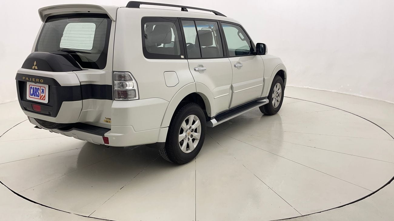 ميتسوبيشي باجيرو GLS MIDLINE 3 | بدون دفعة مقدمة | اختبار القيادة في المنزل