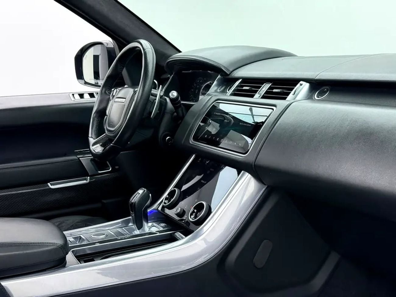 Land Rover Range Rover Sport SVR, Full RR Service History, Carbon Fiber Interior, Fully Loaded, GCC