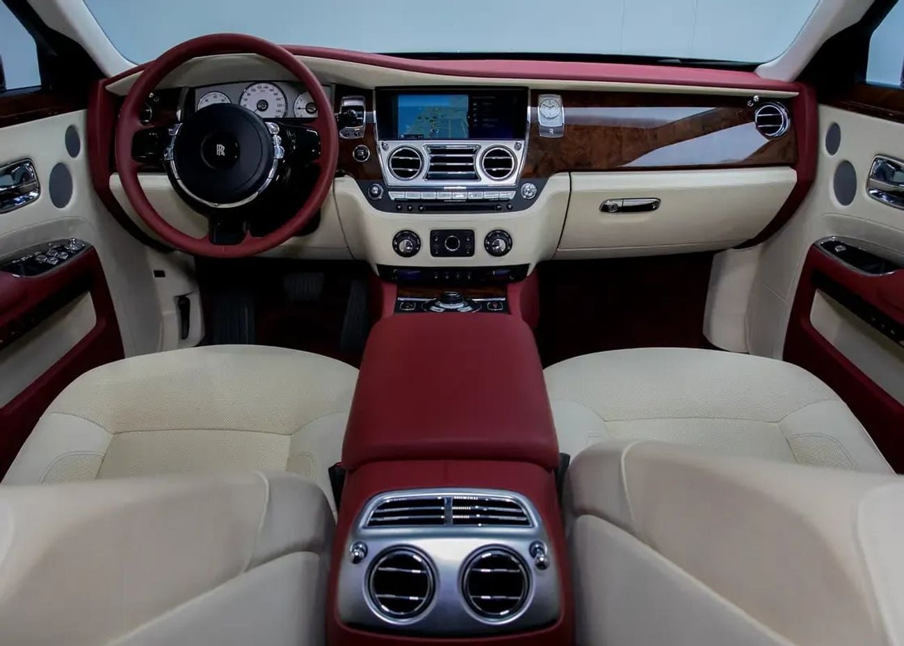 Rolls-Royce Ghost — 10