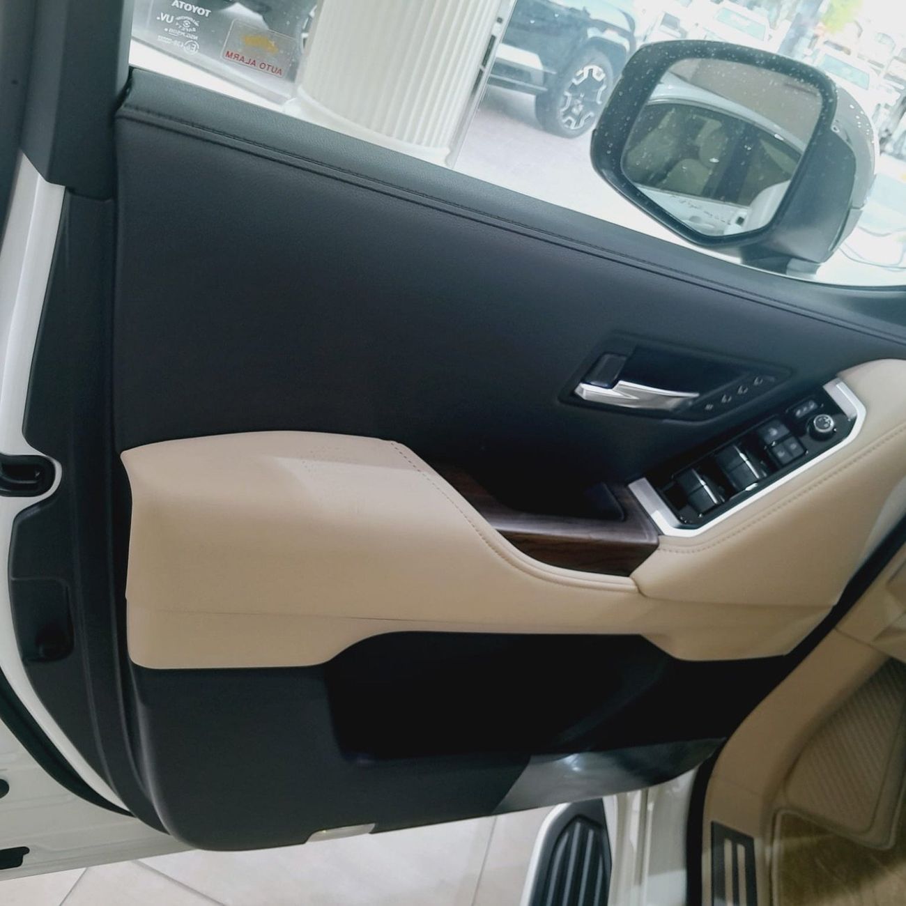 Toyota Land Cruiser VXR 4.0L Futtaim