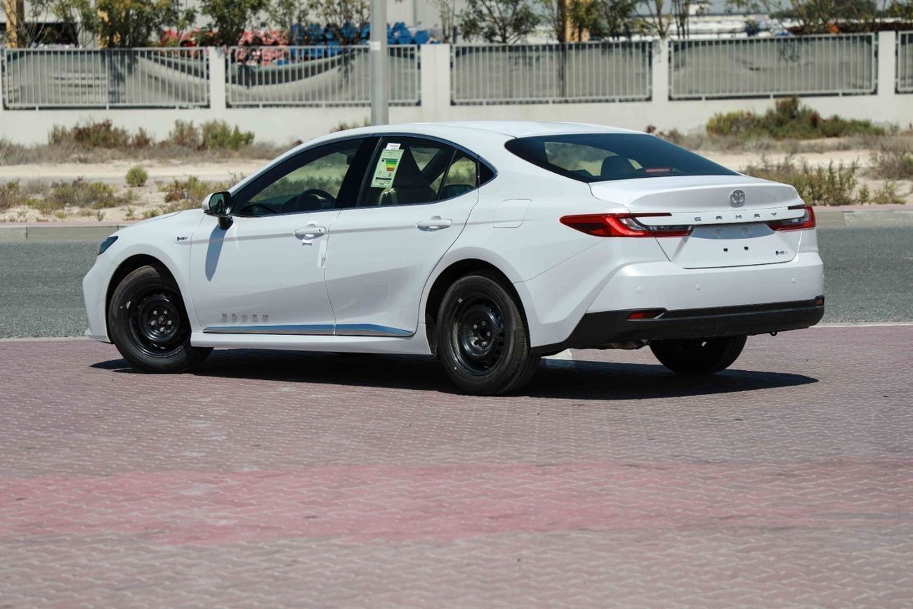 تويوتا كامري LE 2.5 Hybrid - PLATINUM WHITE PEARL inside BEIGE | Export Only