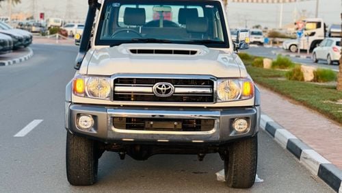 تويوتا لاند كروزر بيك آب