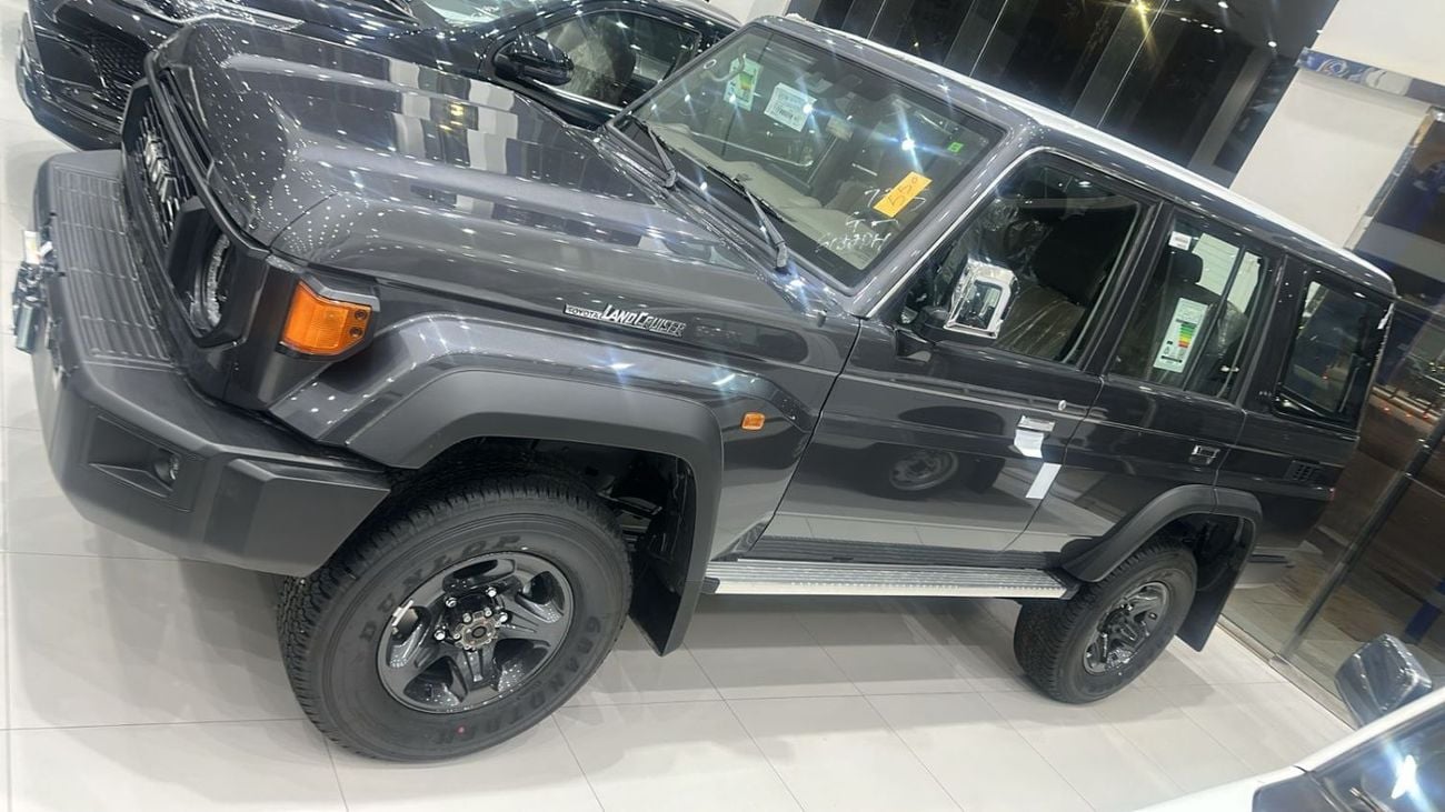 تويوتا لاند كروزر 70 2026 Toyota Land Cruiser 76 4.0L Petrol AT with radar - Saudi Specs