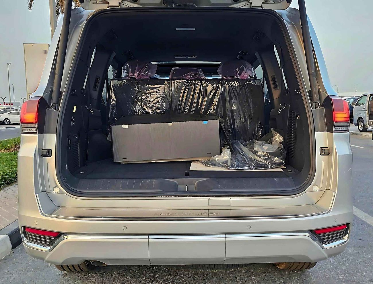 Toyota Land Cruiser LC300 / VXR / 3.3L Diesel / HIGH OPTION (CODE # 68006)