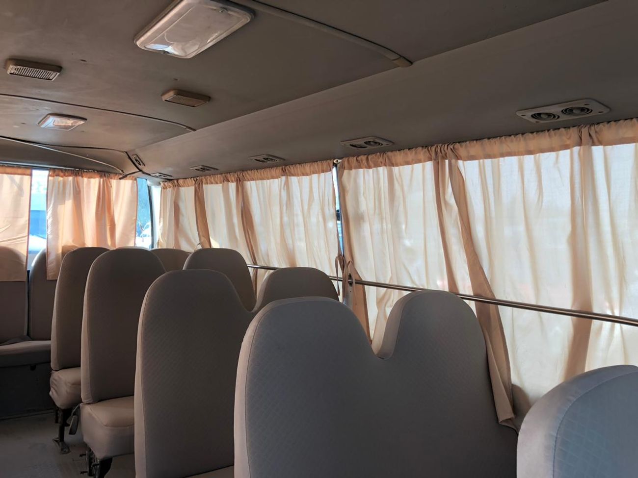 Toyota Coaster 4.2L Diesel, Automatic Door, Clean Interior and Exterior, SPÉCIALEMENT POUR LE CONGO, LOT-TCW05