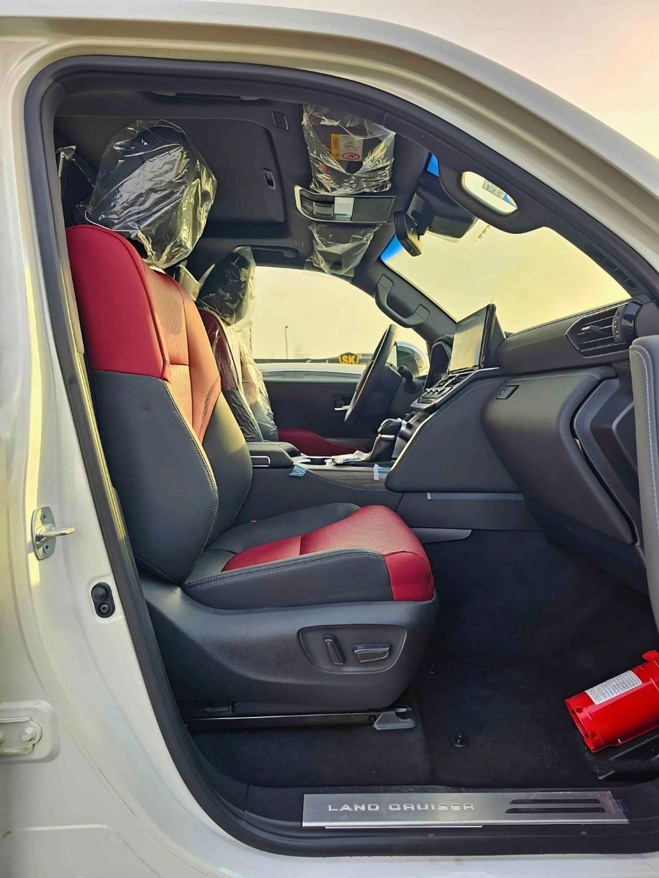 تويوتا لاند كروزر VXR / TWIN TURBO / FULL OPTION / 3.3L V6 DIESEL / HEADUP DISPLAY / JBL SPKRS / SUNROOF (CODE#70000)