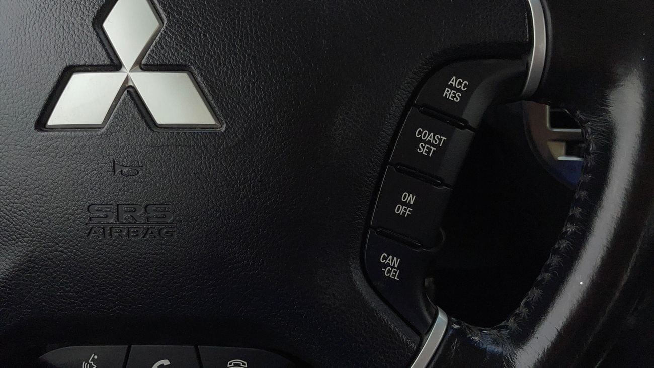 ميتسوبيشي باجيرو GLS MIDLINE 3 | بدون دفعة مقدمة | اختبار القيادة في المنزل