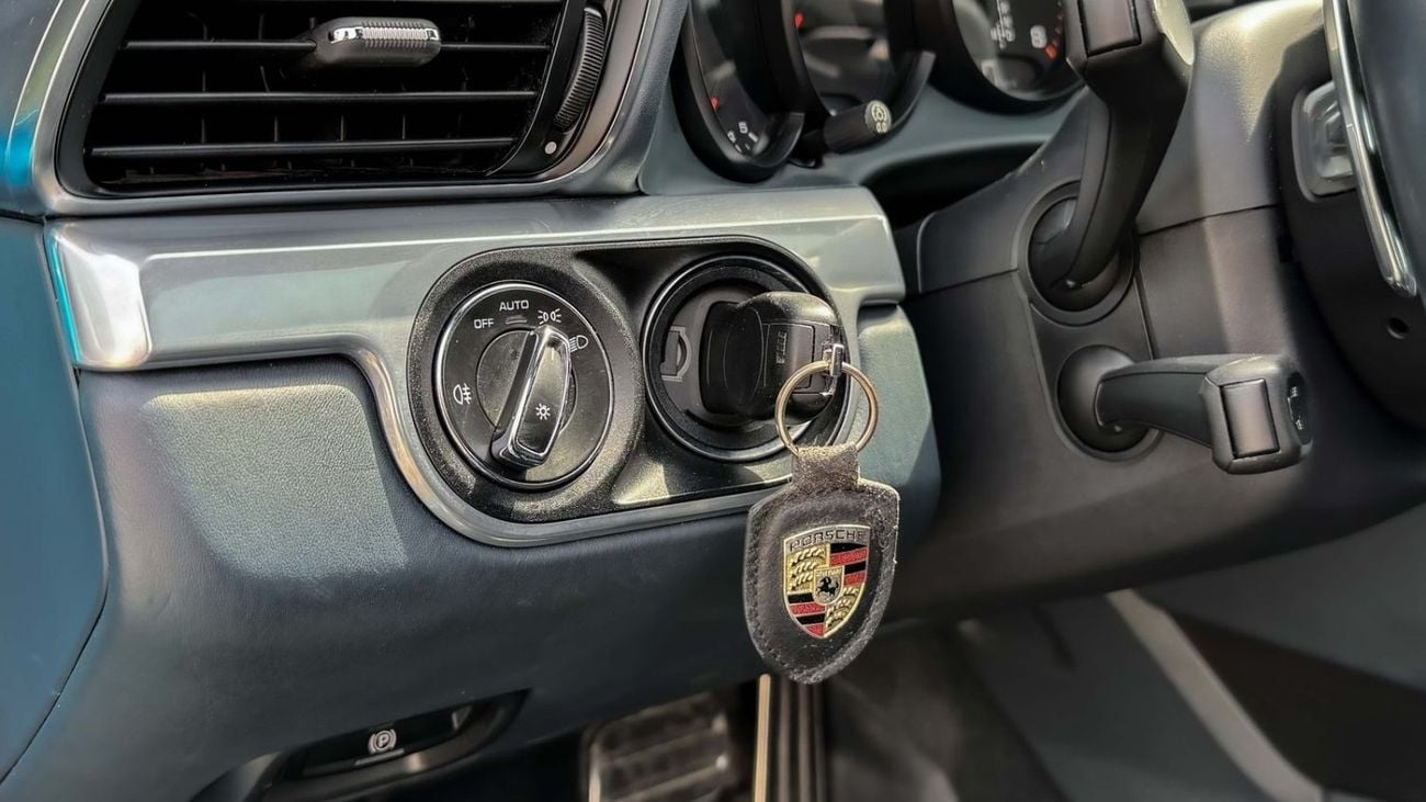 Porsche 911 CARRERA