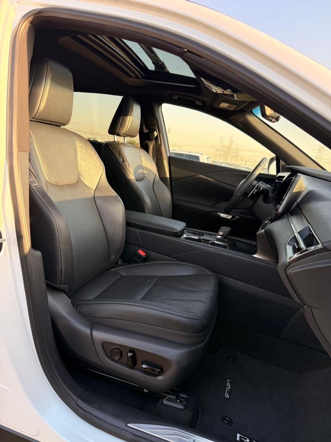 Lexus RX350h Hybrid Base 2.5L Hybrid premium 2.5L AWD