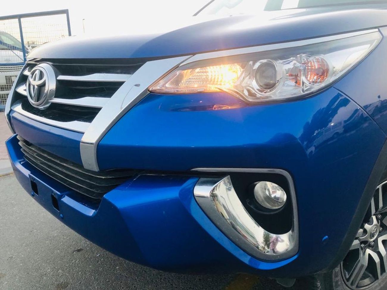 تويوتا فورتونر 2.7L-FOG LAMPS-ALLOY WHEELS-DVD-REAR CAMERA-MINT CONDITION-POWER STEERING-CODE-240461