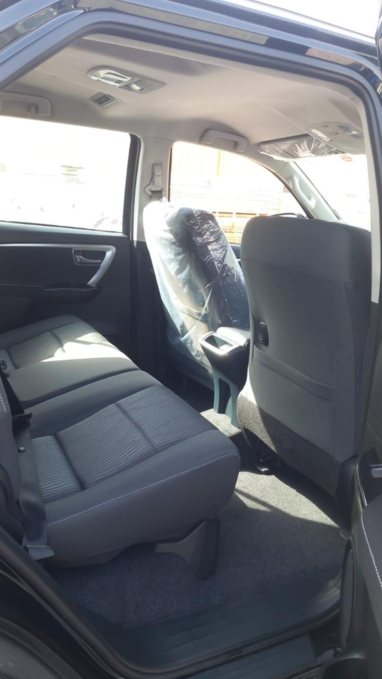 تويوتا فورتونر 2.4L DIESEL A/T 7 SEATER HIGH SPEC(EXPORT TO AFRICA ONLY)