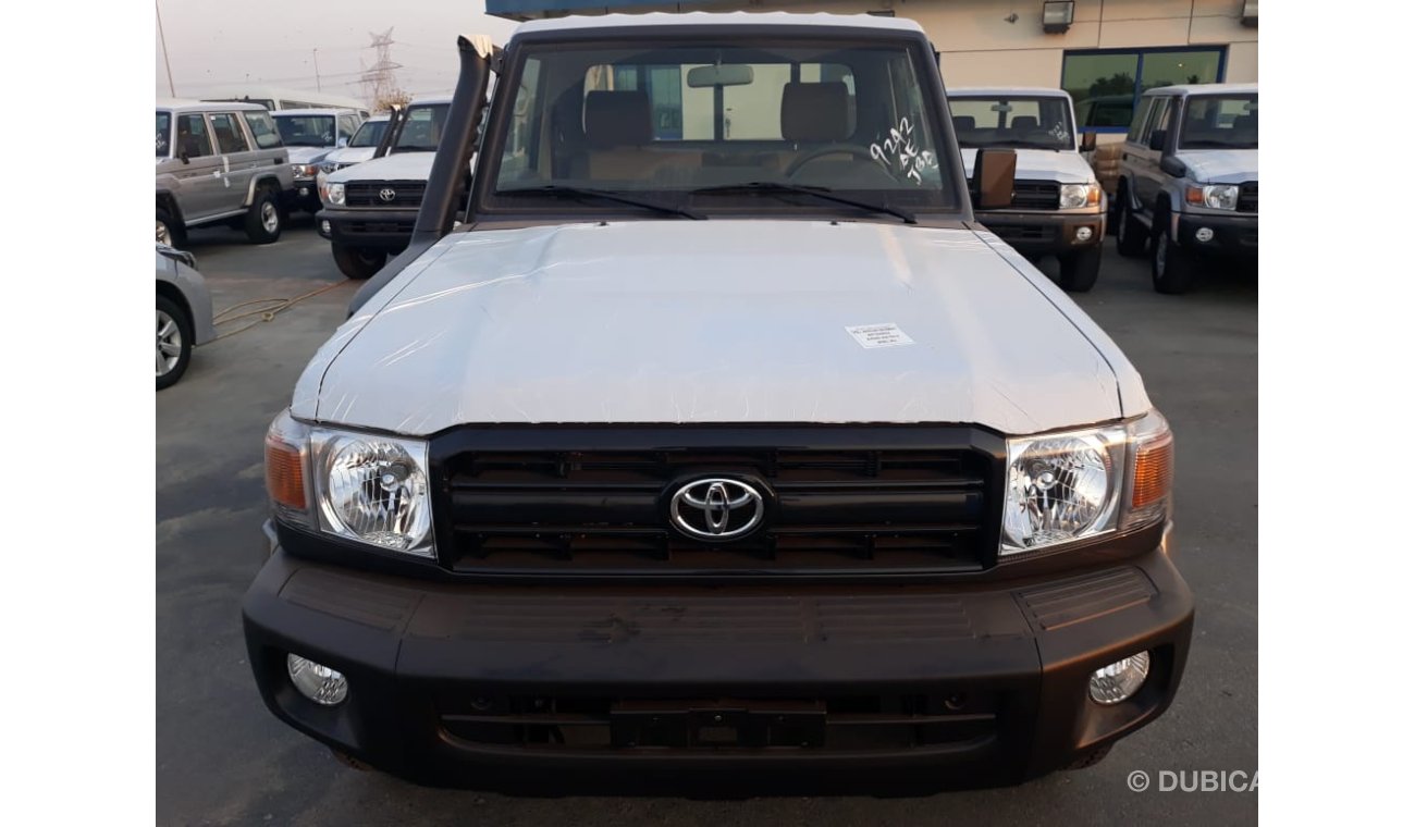 Toyota Land Cruiser Pick Up Diesel 4.2L WITH POWER WINDOW AND GOOD OPTIONS