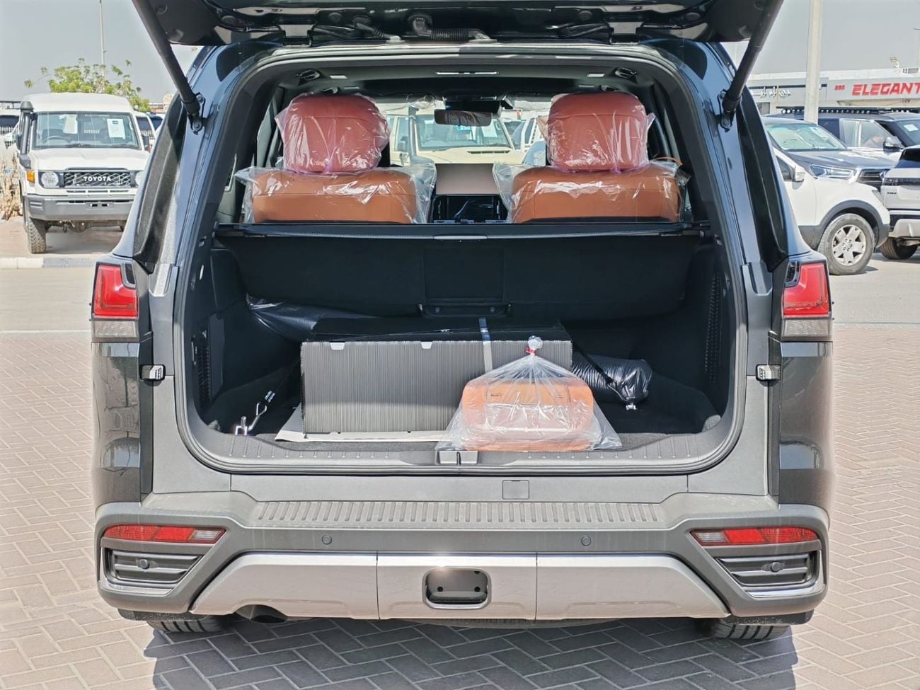 لكزس LX 600 VIP لكزس LX600 VIP موديل 2026 (4 مقاعد) محرك بنزين V6 ثنائي التيربو سعة 3.5 لتر، ناقل حركة أوتوماتيكي، د