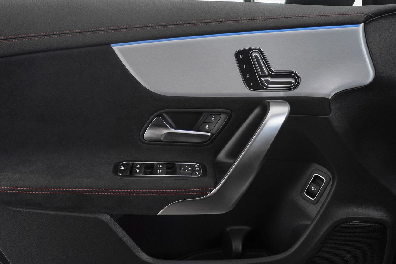 Mercedes-Benz CLA 200 CLA200 / Mercedes Warranty / Delivery Mileage