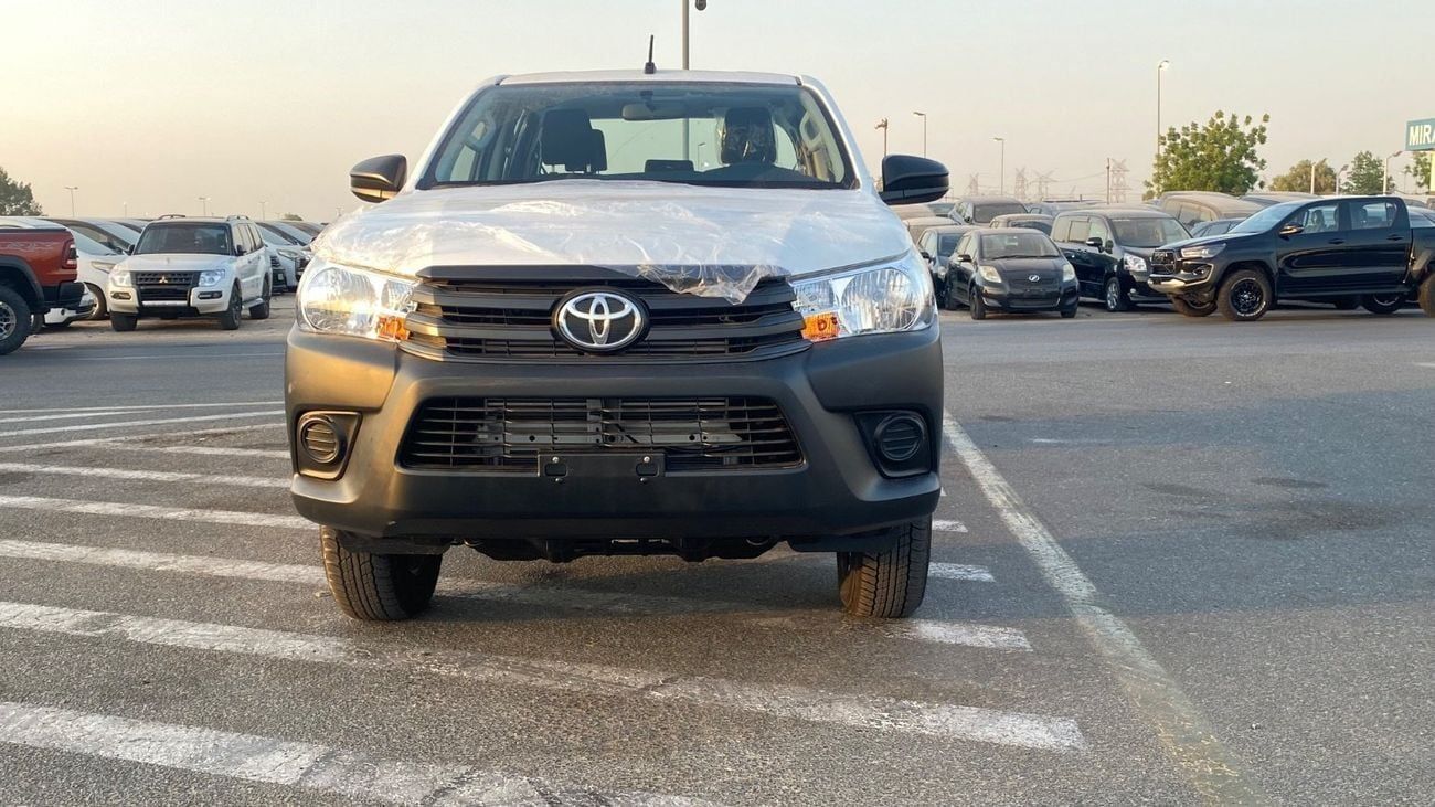 Toyota Hilux With Diﬀerential Lock  4X4  DIESEL . MANUAL  2.4 Diesel TRANSMISSION Model 2025