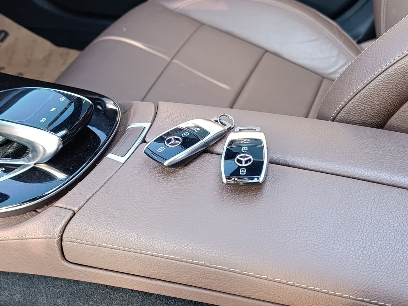 مرسيدس بنز E300 Premium + 2.0L