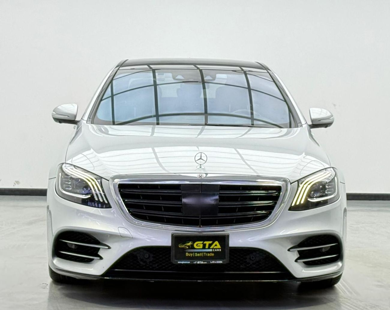 Mercedes-Benz S 560 Std 4.0L (469 HP)