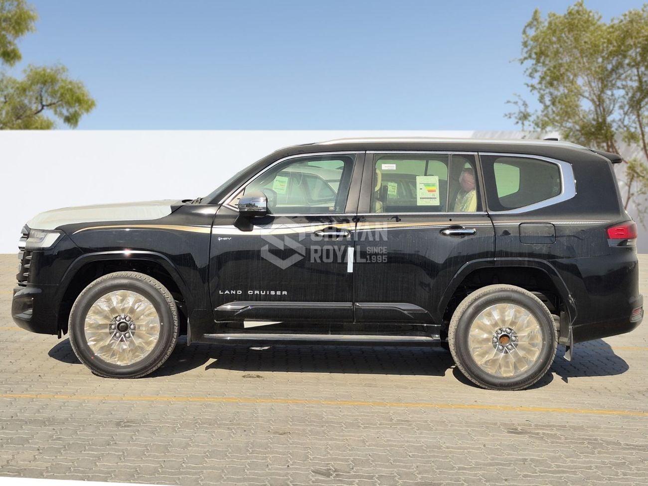 تويوتا لاند كروزر LC300 VXR-FULL OPTION 3.5L HEV 457TT AT | 7-SEATS | JBL | 360 CAMERA | SOFT DOOR CLOSING | 2026MY
