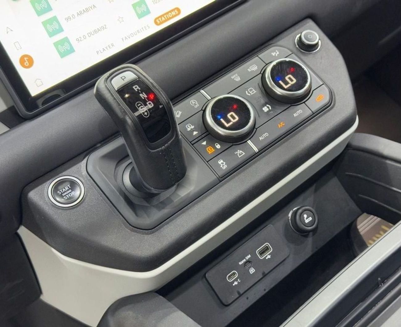 لاند روفر ديفندر 110 S P300 2.0L 2021 Land Rover Defender P300 S 110, Feb 2026 Land Rover Warranty, GCC