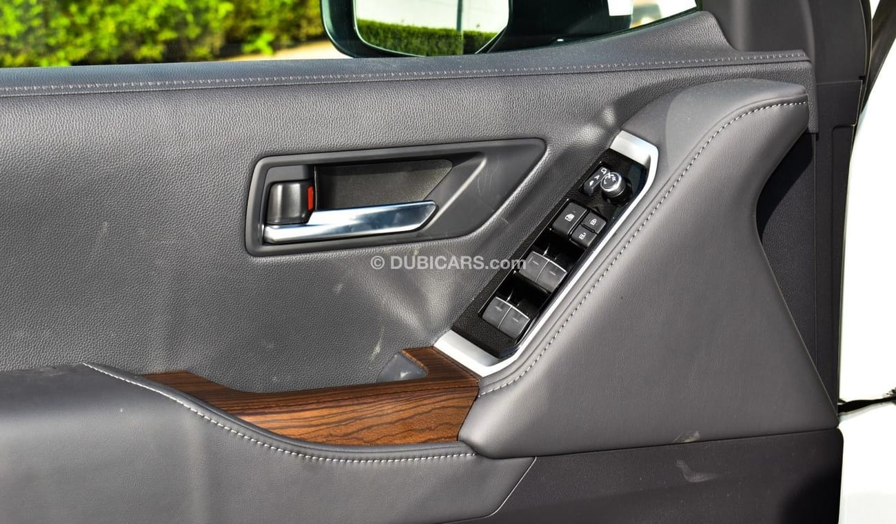 Toyota Land Cruiser LC 300 - GXR 4.0 L  - 2022 - WHITE INSIDE BLACK