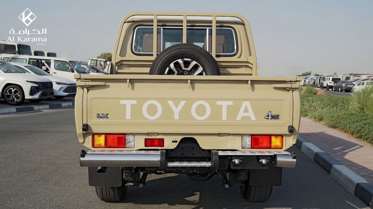 Toyota Land Cruiser Pick Up LC79 2.8L LX - 4x4 - Diff Lock - Rear Camera - Winch - Cruise Control - Full Option GCC