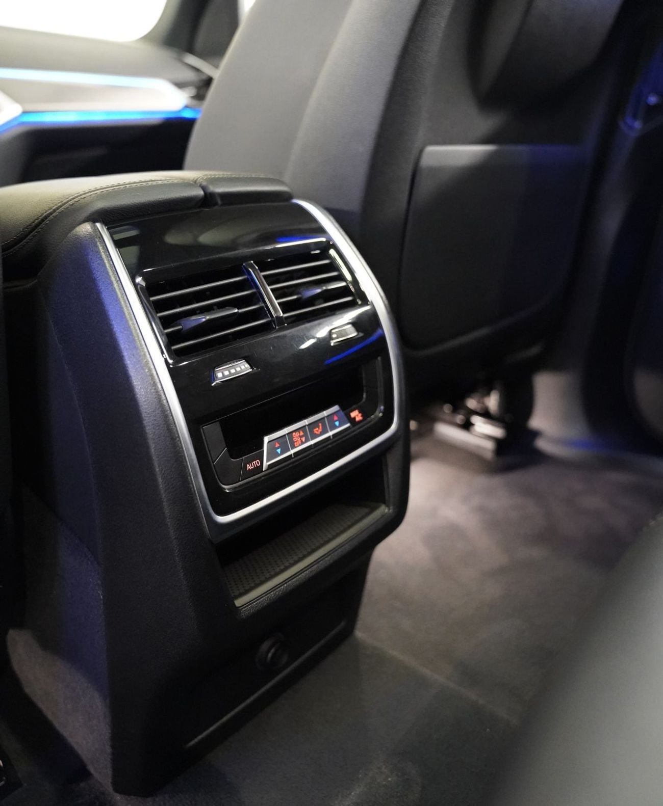 بي أم دبليو X5 40i M Sport 3.0L 2022 BMW X5, Feb 2027 BMW Warranty + Service Pack, Excellent Condition, GCC