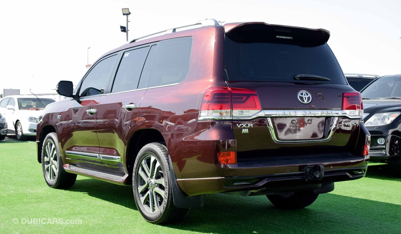 Toyota Land Cruiser VXR V8 5.7L