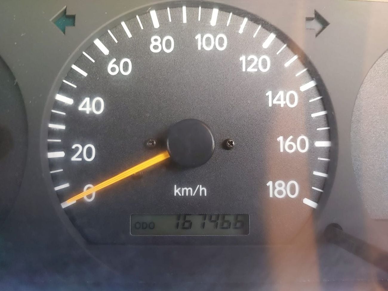 Toyota Hiace TOYOTA HIACE COMMUTER VAN RHD 2001 MODEL 2.4 L PETROL AUTOMATIC(PM06526)