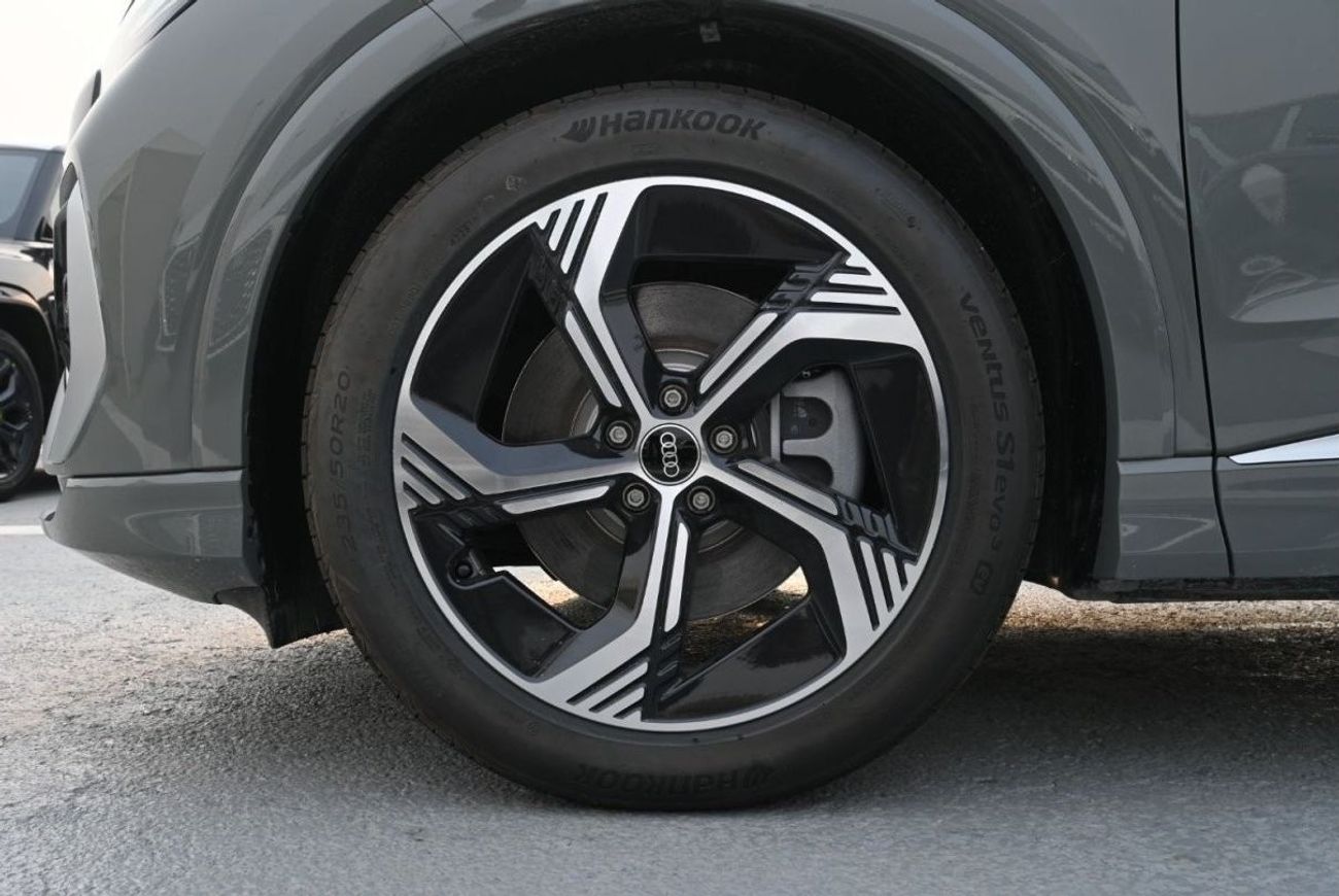 أودي اي ترون Audi Q4 High 40 E-Tron Color Grey Model 2024