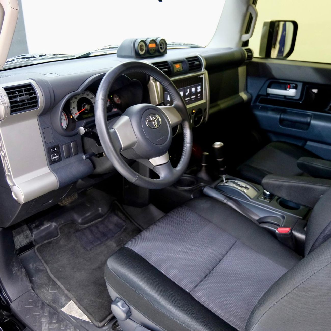 Toyota FJ Cruiser GXR 4.0L A/T AED 2,899 pm l 0% Down Payment l FJ Cruiser l Full Agency Maintained