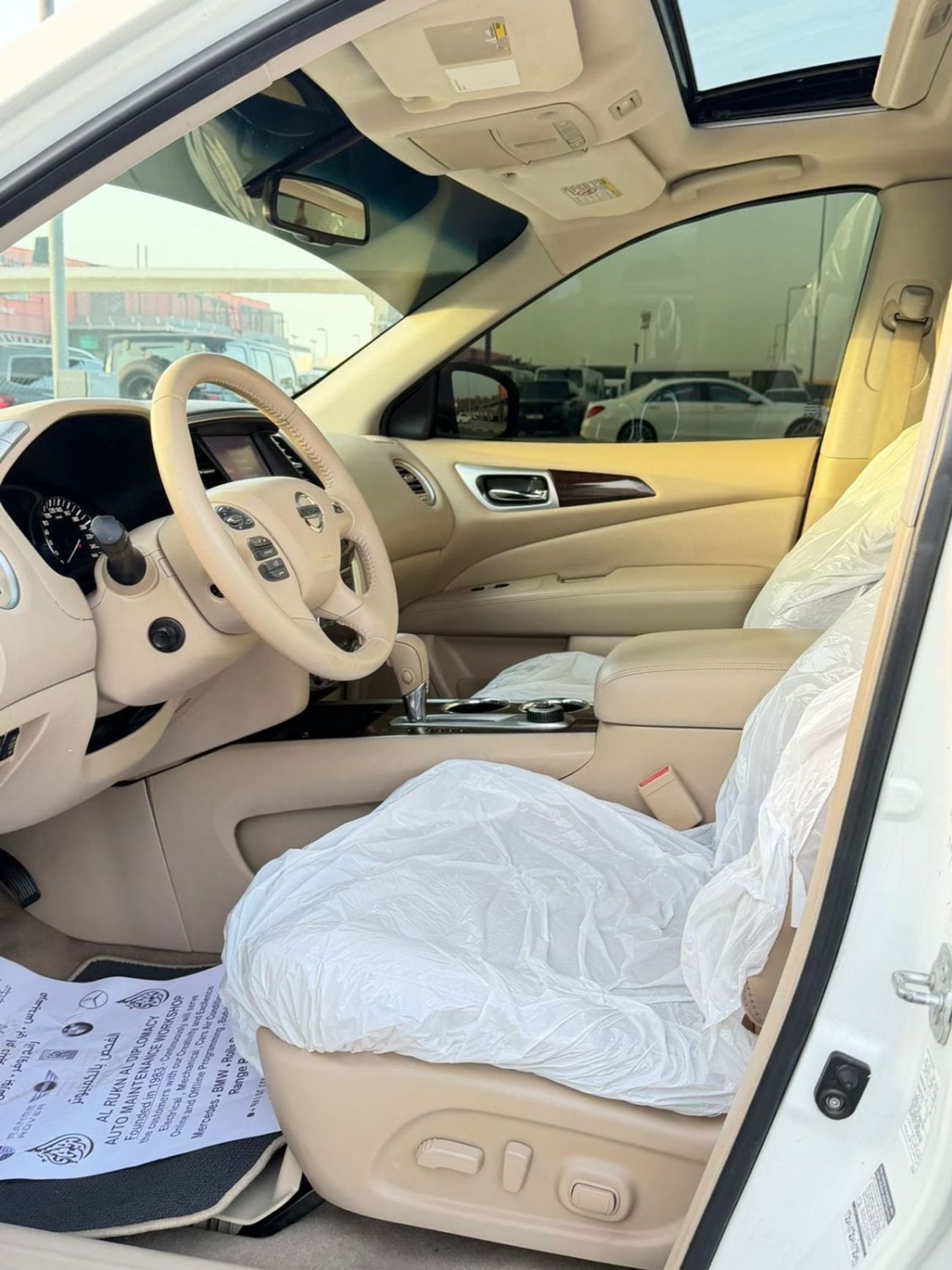 Nissan Pathfinder GCC spec, full options, panoramic sunroof