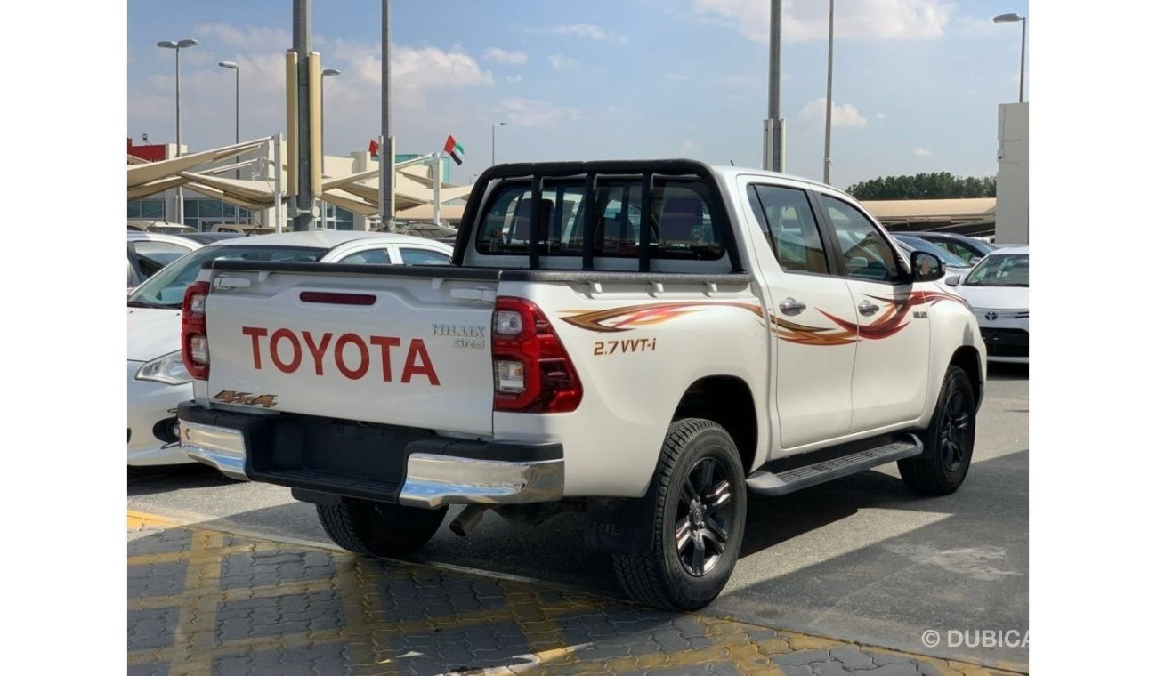 Toyota Hilux SR5 2022 / 4x4 Full Automatic Ref#725