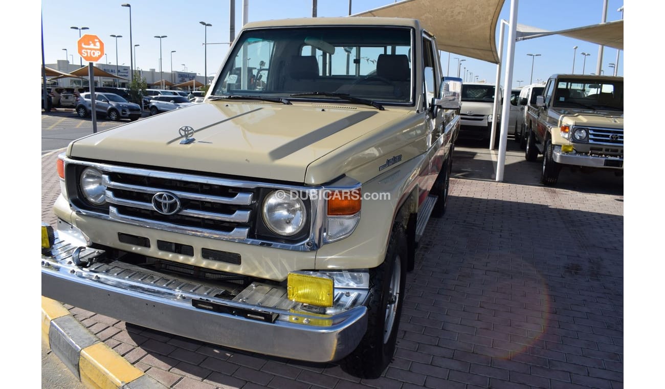 تويوتا لاند كروزر بيك آب Toyota Landcruiser pick up S/c 4WD, model:2002. Excellent condition