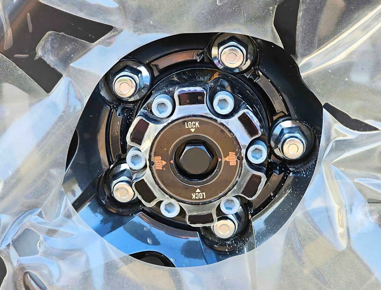 Toyota Land Cruiser 70 STD-HIGH OPTION, 4.0L PETROL V6, M/T, WOOD,STEERING / WINCH SNORKEL (CODE # 68079)