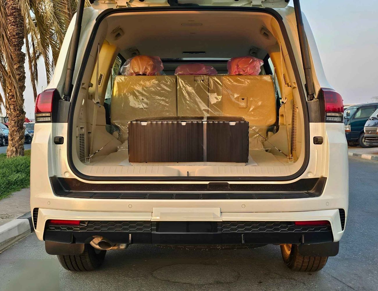 Toyota Land Cruiser VX / MAKE AERO KIT / 4.0L PETROL / FULL OPTION (CODE# 68044)