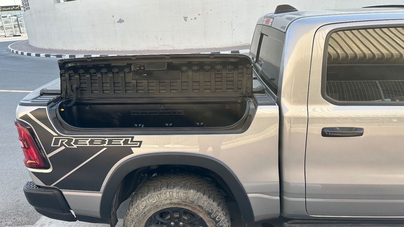 رام 1500 Rebel 5.7L Crew Cab Utility (5 Seater)