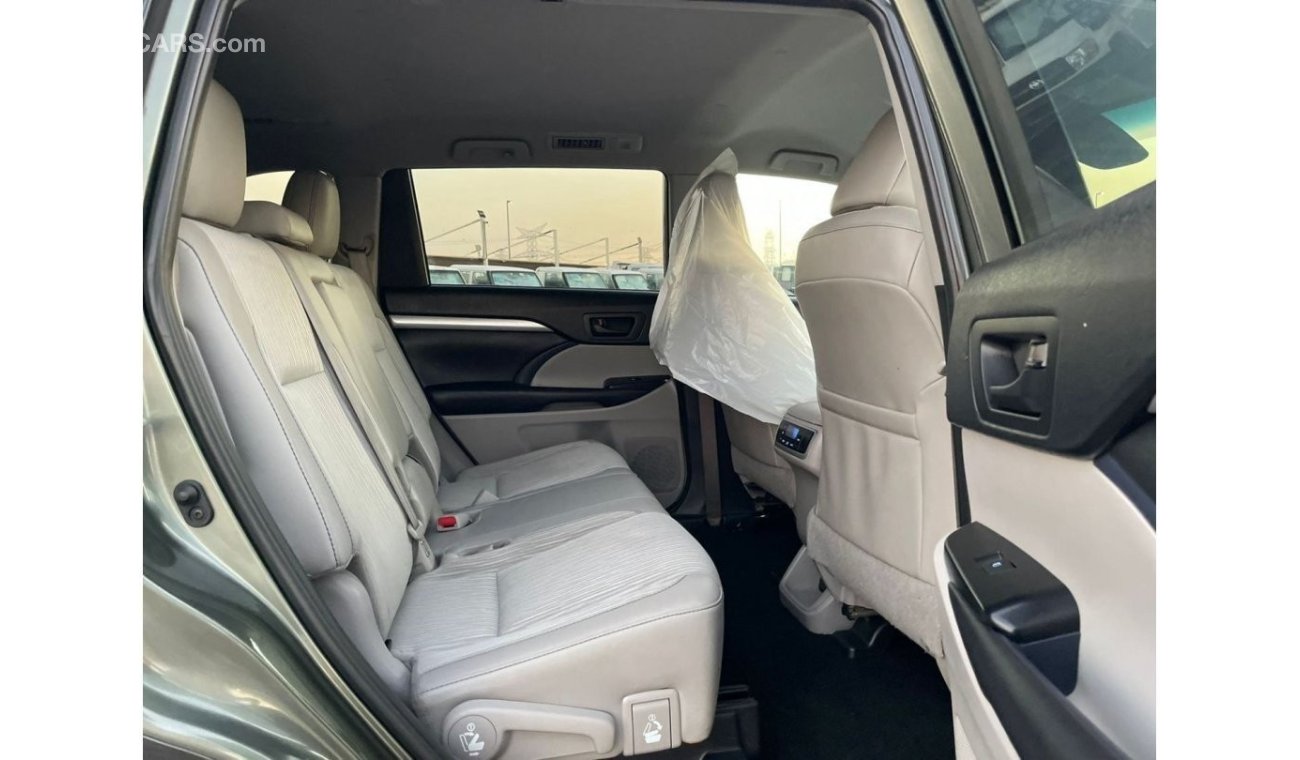 Toyota Highlander “Offer”2019 Toyota Highlander LE 4x4 AWD - Auto Trunk and Electric Seat - MidOption+ 7 Seater - UAE