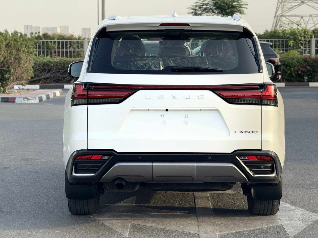 Lexus LX 600 Signature 3.5L ( CYL) GCC SPEC UNDER WARRANTY