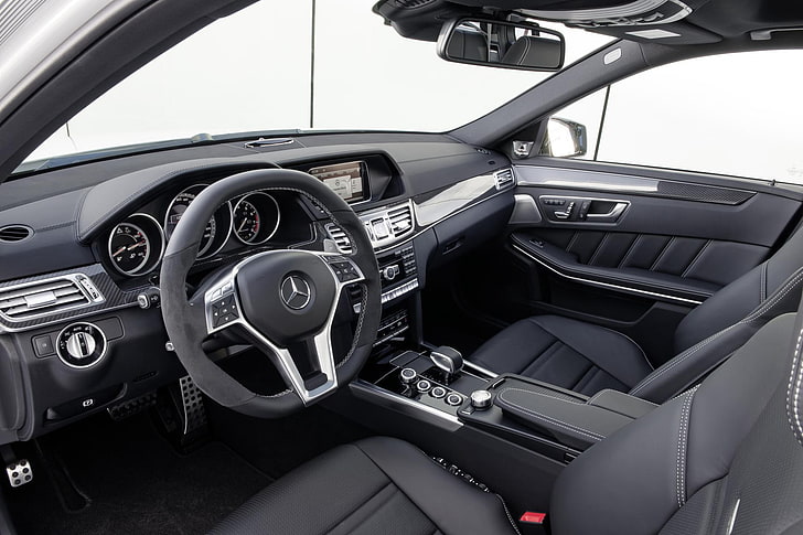 Mercedes-Benz E 63 AMG interior - Cockpit