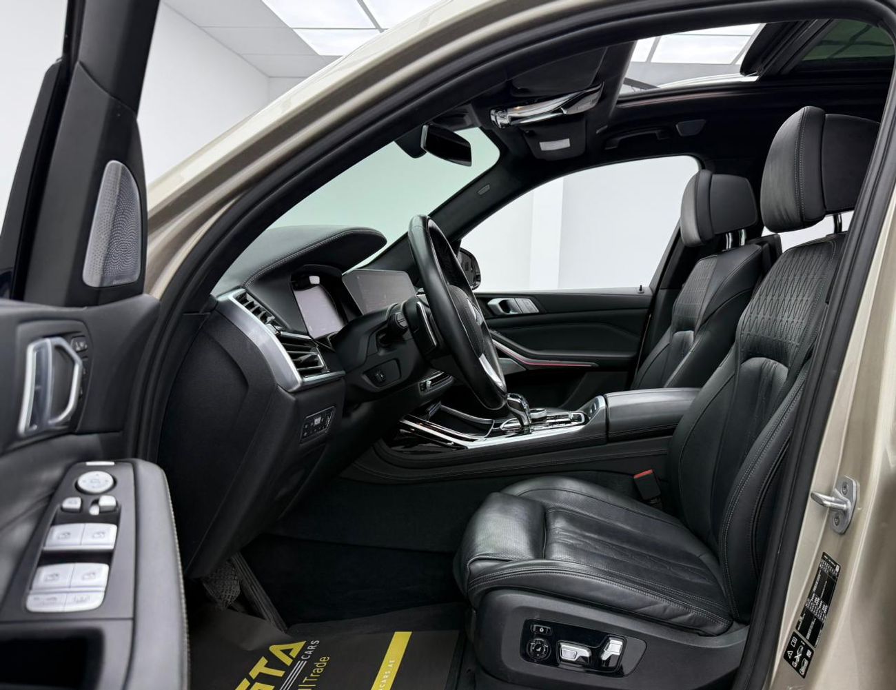 بي أم دبليو X7 50i 4.4L 2019 BMW X7 xDrive50i, Warranty, Full BMW Service History, 7 Seater, Fully Loaded, GCC