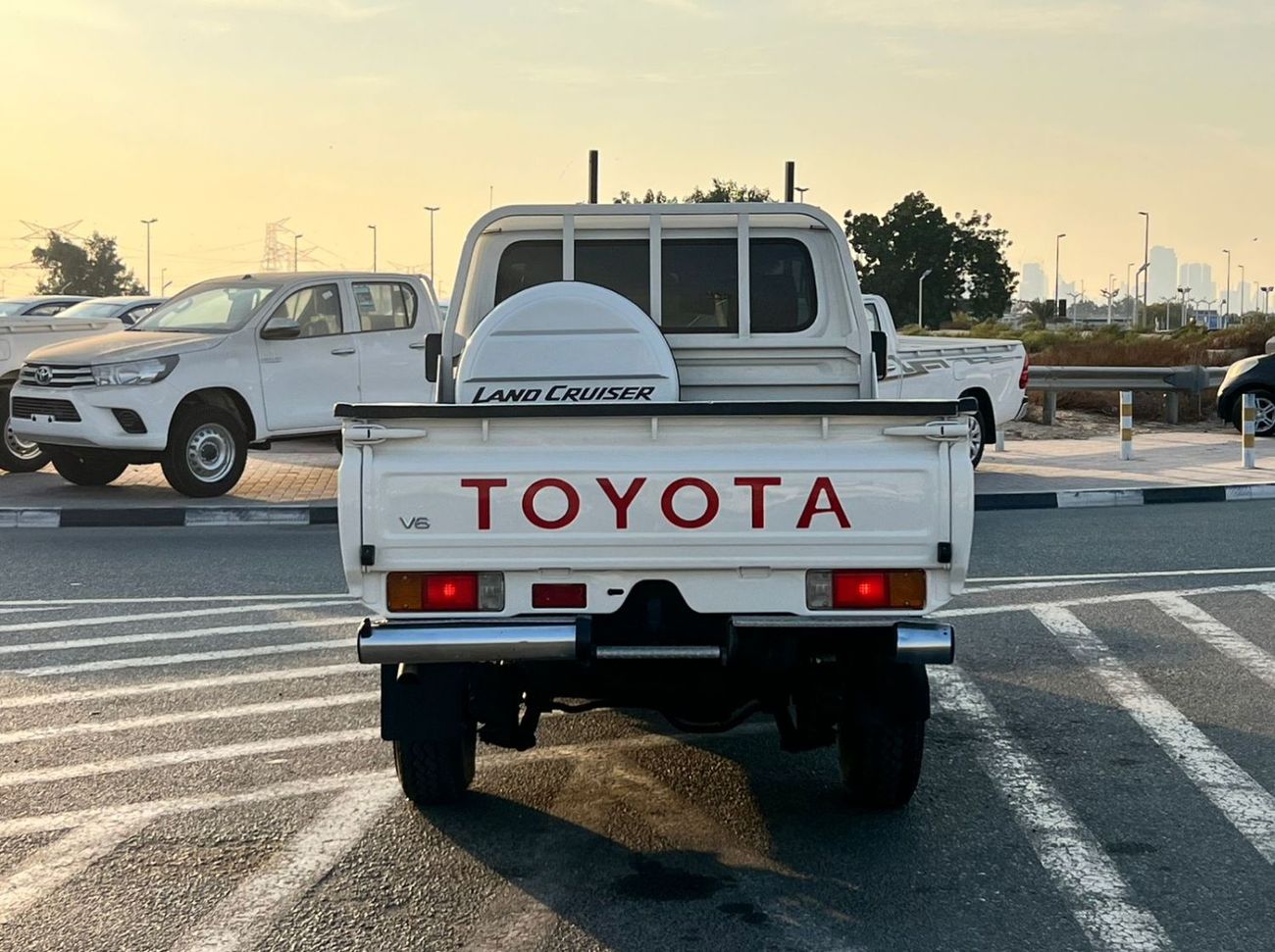 تويوتا لاند كروزر بيك آب 2018 Toyota Land Cruiser Pick up - Single Cabin - 4.0L V6 - AWD 4x4 - Patrol Manual - Fully Maintain